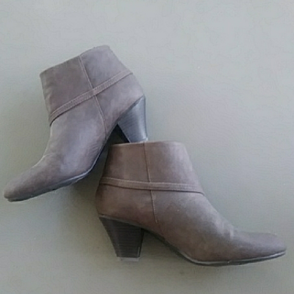 Life Stride Brown Ankle Booties Size 8 - Picture 3 of 7